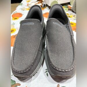 Skechers Men's Gray Slip-On Shoes size 9.5
